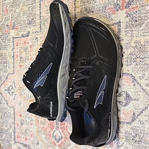 Altra Footwear Superior 4.0 Trail Running Shoes Women's size 11 ALW1953G050